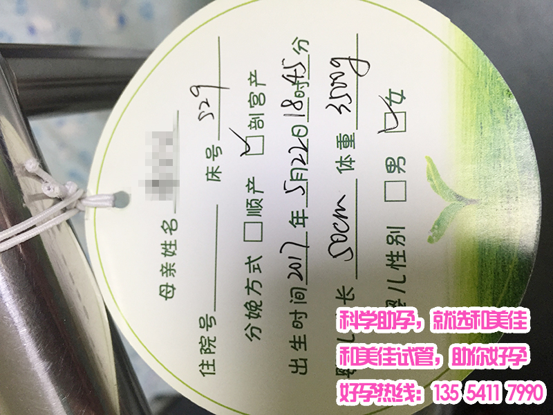 虽年过花甲,宝宝的降临却让他宛如新生
